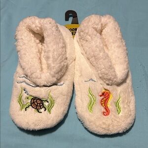 OOOH GEEZ Cozy White Embroidered Women's Slippers size 7/8 new